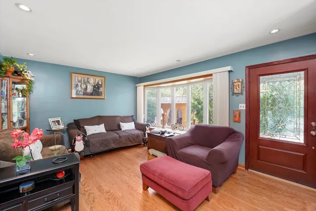 $484,444 | 4551 West Foster Avenue, Chicago, IL 60630