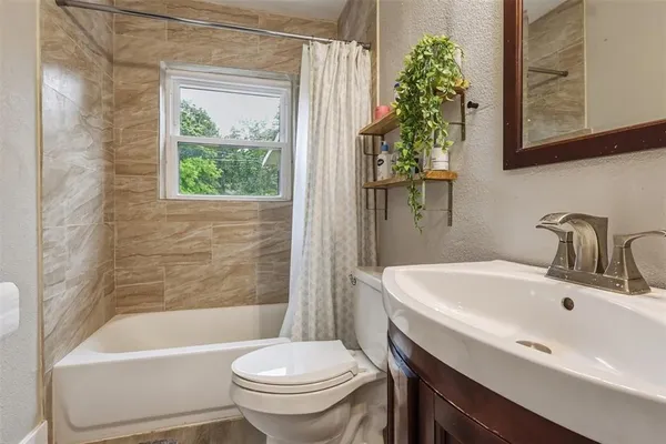 $2,200 | 1918 Melbourne Avenue, Dallas, TX 75224