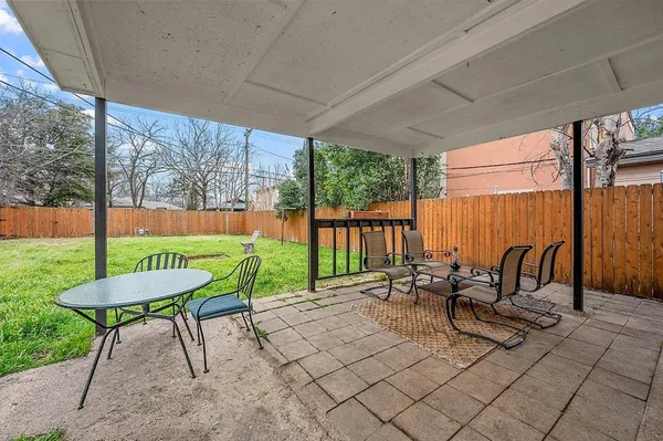 $2,200 | 1918 Melbourne Avenue, Dallas, TX 75224