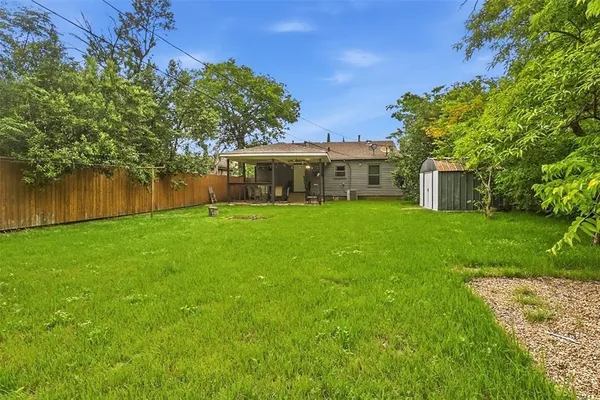 $2,200 | 1918 Melbourne Avenue, Dallas, TX 75224