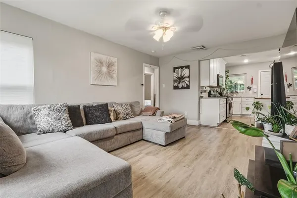 $2,200 | 1918 Melbourne Avenue, Dallas, TX 75224