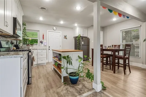 $2,200 | 1918 Melbourne Avenue, Dallas, TX 75224