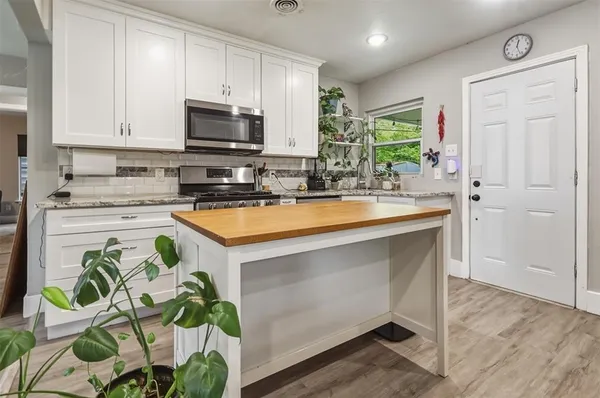 $2,200 | 1918 Melbourne Avenue, Dallas, TX 75224