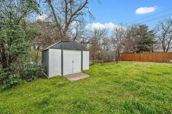 $2,200 | 1918 Melbourne Avenue, Dallas, TX 75224