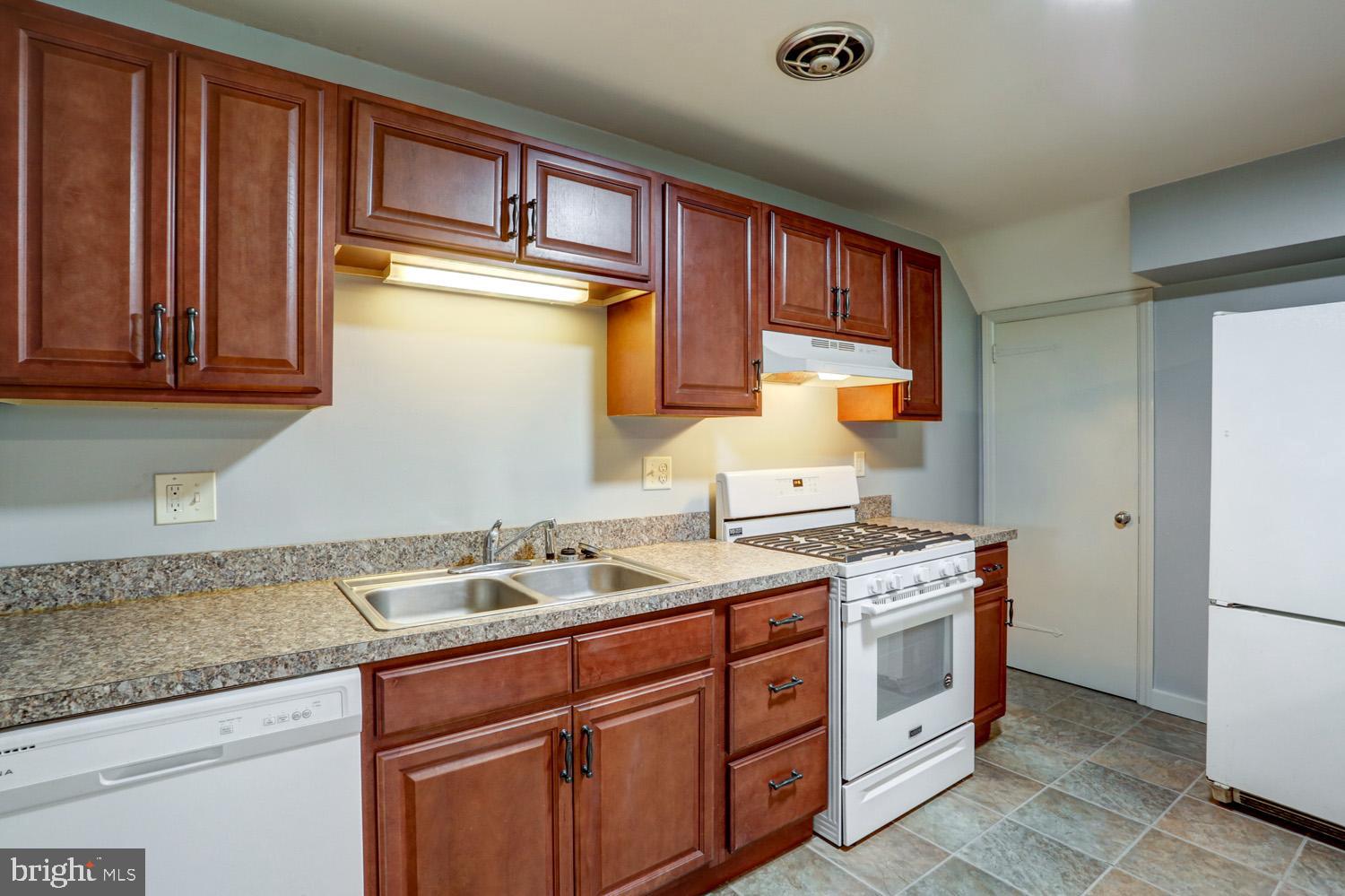185 Charles Road Lancaster, PA 17603 - Photo 12 of 28 Gallery Image 12
