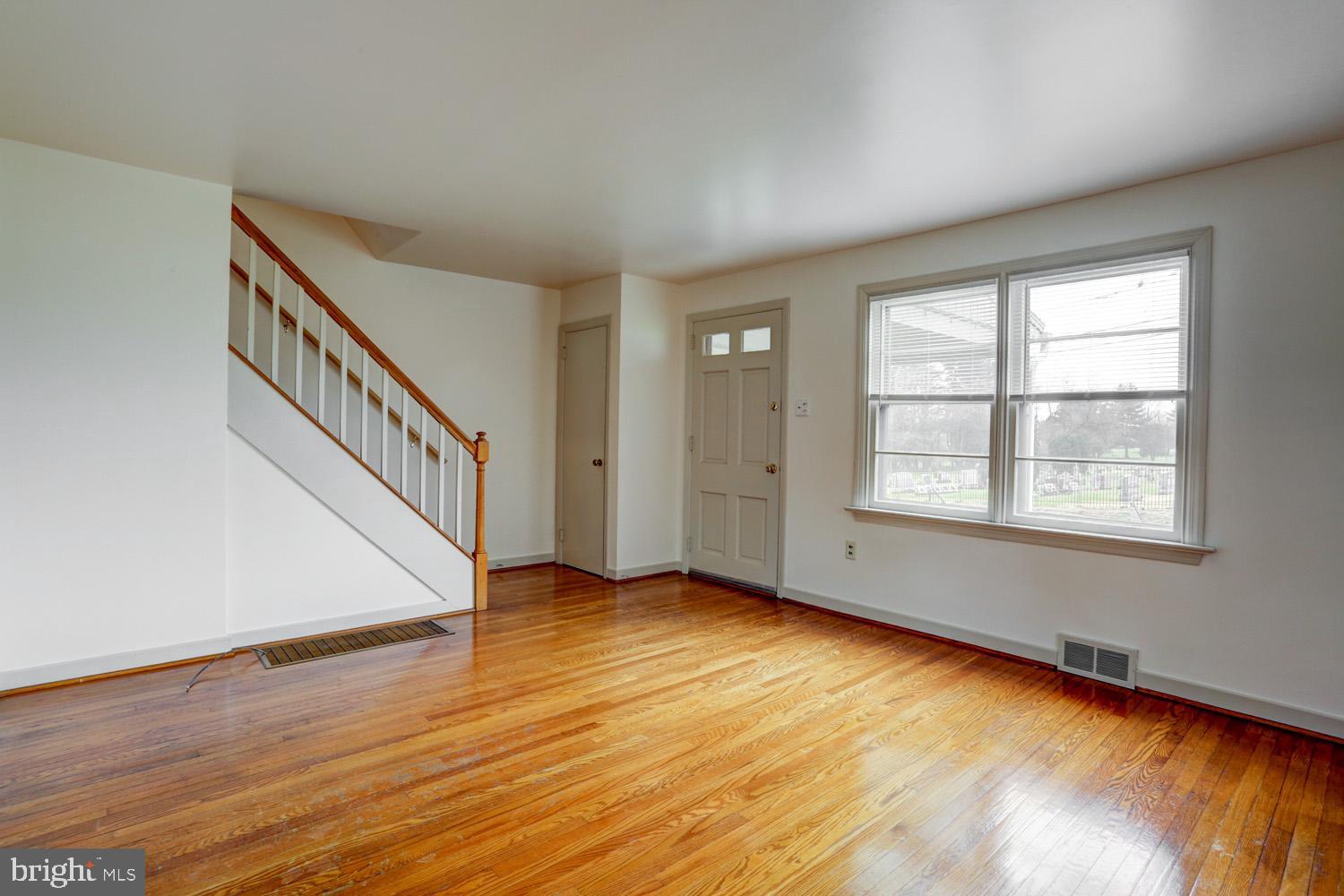 185 Charles Road Lancaster, PA 17603 - Photo 7 of 28 Gallery Image 7