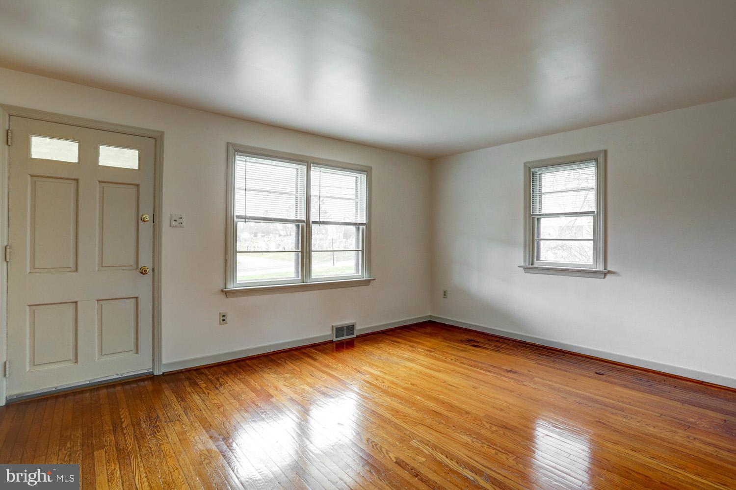 185 Charles Road Lancaster, PA 17603 - Photo 8 of 28 Gallery Image 8