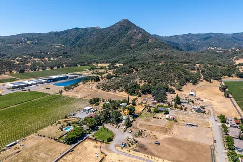 $779,000 | 300 Bradford Lane, Hopland, CA 95449