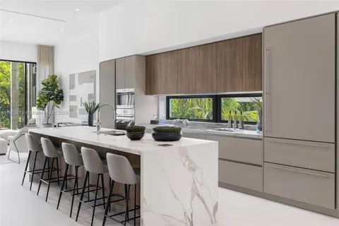 $2,175,000 | 84 Southwest 28th Road, Unit 7, Miami, FL 33129