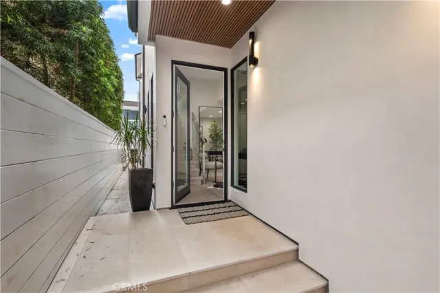 a view of entryway and hall