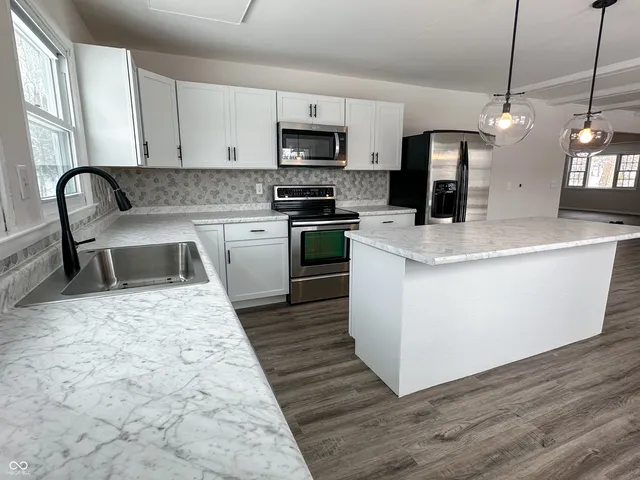 $439,000 | 6225 East 300 South, Greenfield, IN 46140