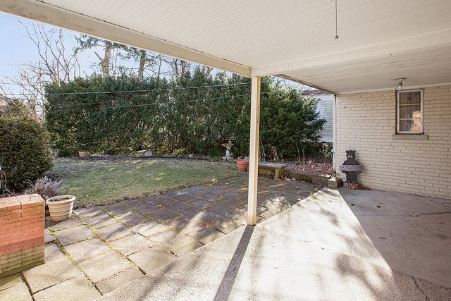 2324 Hawthorne Road Homewood, IL 60430 - Photo 9 of 10 a view of a chair and tables in the patio