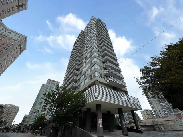 $252,000 | 5601 North Sheridan Road, Unit 14E, Chicago, IL 60660