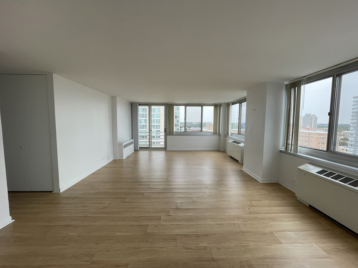 5601 North Sheridan Road, Unit 14E Chicago, IL 60660 - Photo 8 of 16