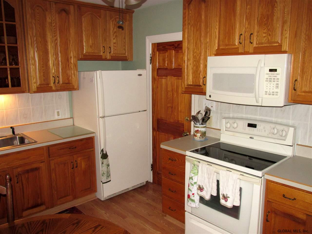 787 Curry Road Rotterdam, NY 12306 - Photo 4 of 14 Photo 4