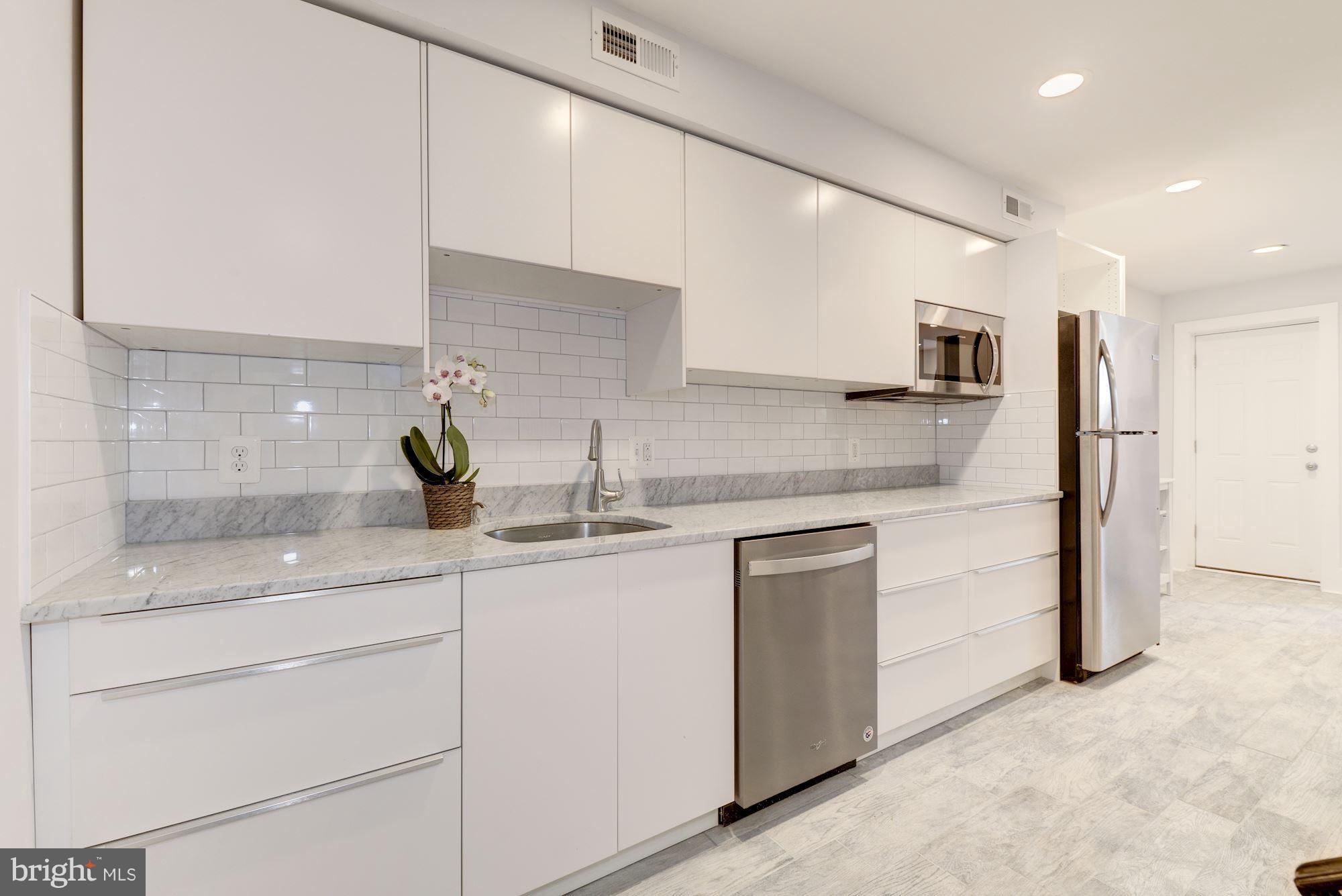35 U Street Northeast Washington, DC 20002 - Photo 23 of 29 Lower level carrara marble, stainless kitchenette