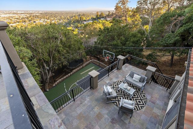 a en suite bathroom with double sink and a mirror