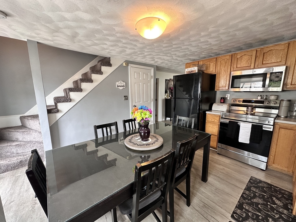 63 Bridle Road Billerica, MA 01821 - Photo 3 of 35 Gallery Image 3