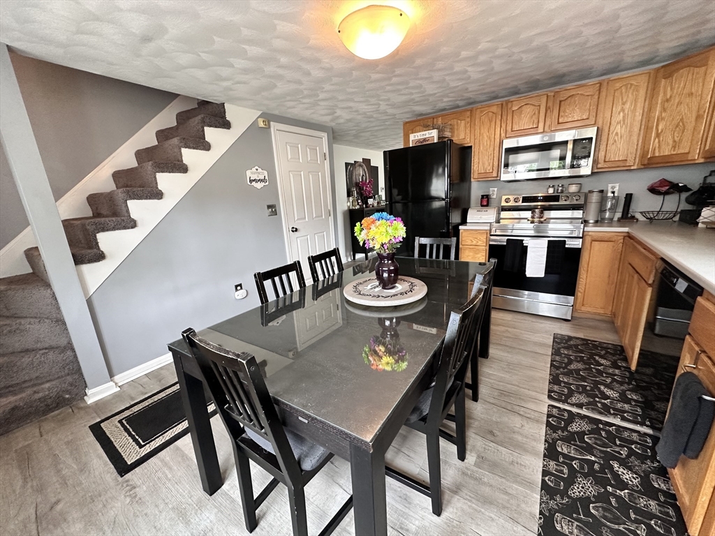 63 Bridle Road Billerica, MA 01821 - Photo 4 of 35 Gallery Image 4