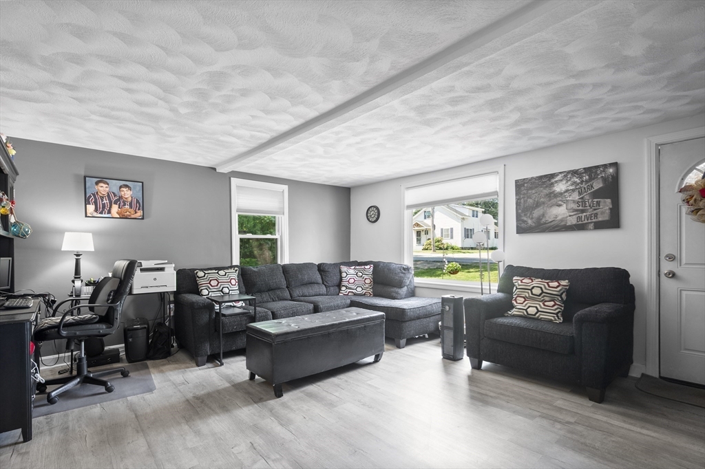 63 Bridle Road Billerica, MA 01821 - Photo 6 of 35 Gallery Image 6