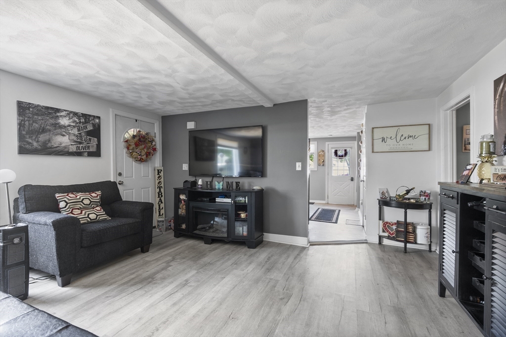 63 Bridle Road Billerica, MA 01821 - Photo 7 of 35 Gallery Image 7