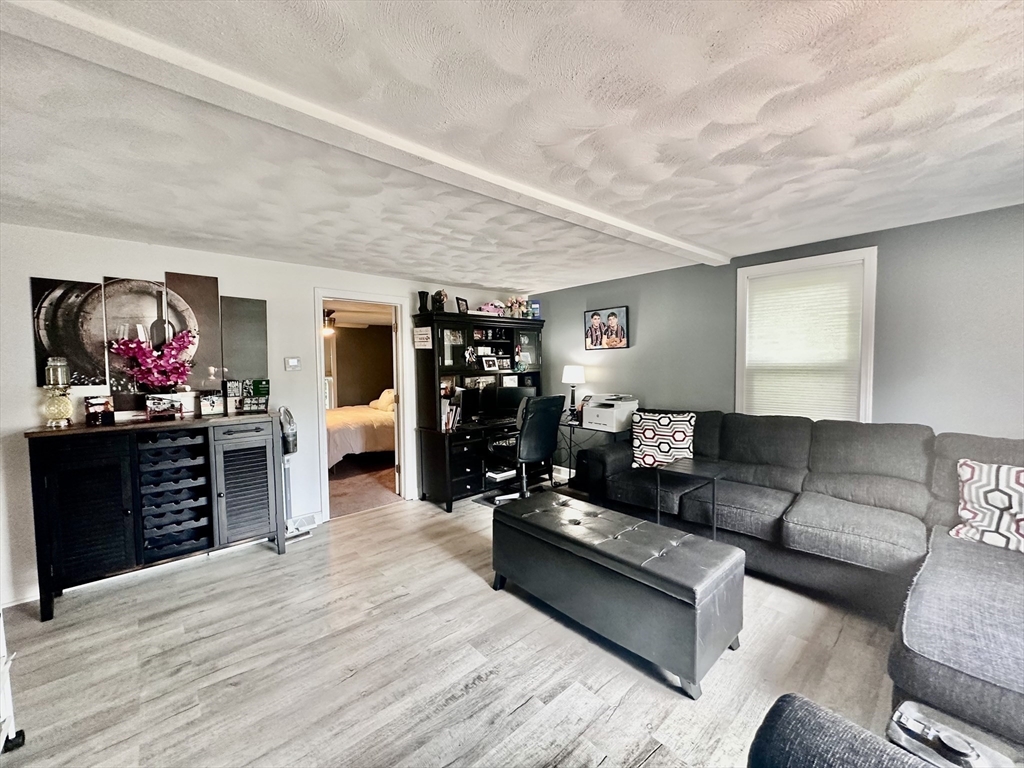 63 Bridle Road Billerica, MA 01821 - Photo 8 of 35 Gallery Image 8