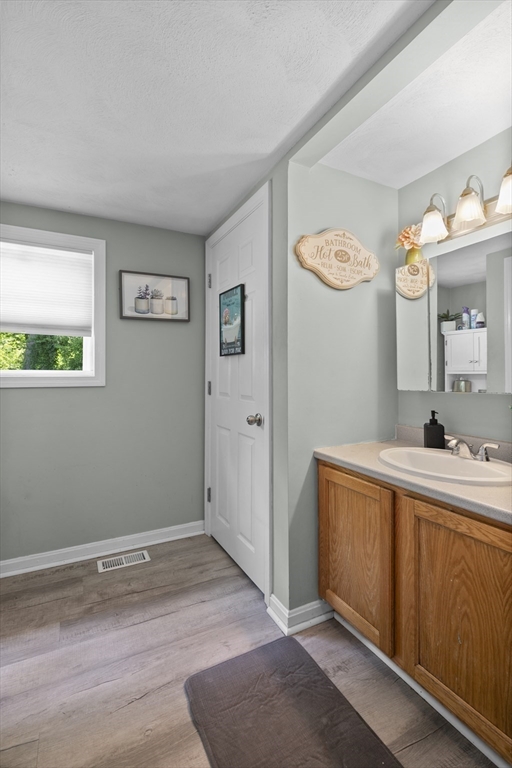 63 Bridle Road Billerica, MA 01821 - Photo 10 of 35 Gallery Image 10