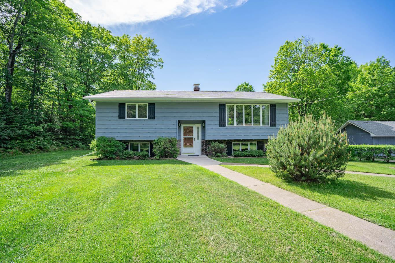 4805 Vaux Road Duluth, MN 55811 - Photo 1 of 1