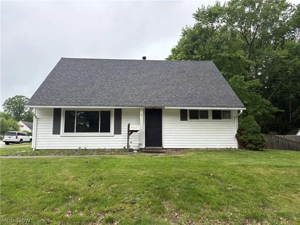 $239,900 | 2300 Giffels Drive, Cuyahoga Falls, OH 44221