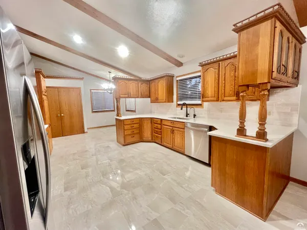 $349,900 | 1316 East 19th Avenue, Hutchinson, KS 67502