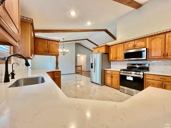 $349,900 | 1316 East 19th Avenue, Hutchinson, KS 67502