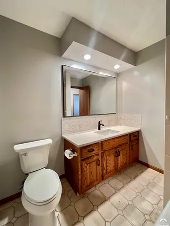 $349,900 | 1316 East 19th Avenue, Hutchinson, KS 67502