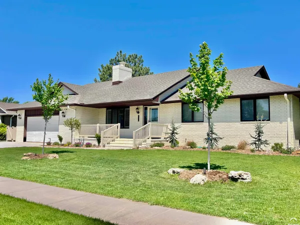 $349,900 | 1316 East 19th Avenue, Hutchinson, KS 67502