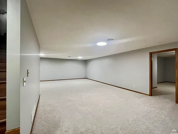 $349,900 | 1316 East 19th Avenue, Hutchinson, KS 67502