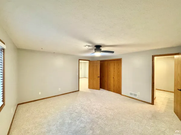 $349,900 | 1316 East 19th Avenue, Hutchinson, KS 67502