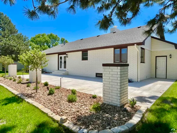 $349,900 | 1316 East 19th Avenue, Hutchinson, KS 67502