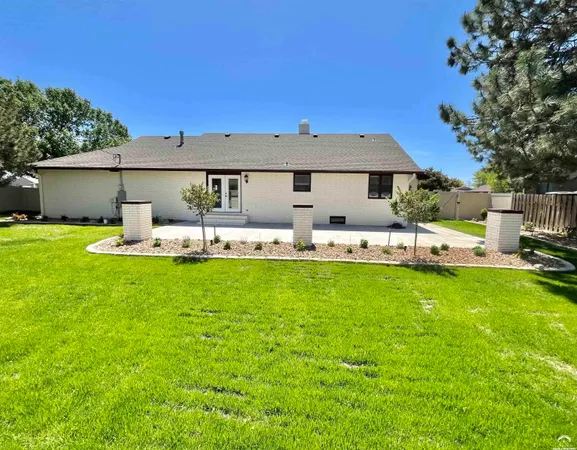 $349,900 | 1316 East 19th Avenue, Hutchinson, KS 67502