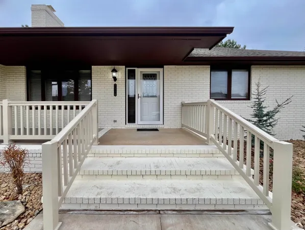 $349,900 | 1316 East 19th Avenue, Hutchinson, KS 67502