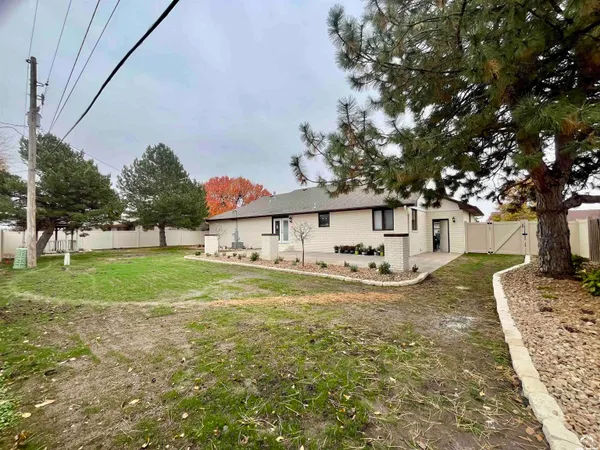 $349,900 | 1316 East 19th Avenue, Hutchinson, KS 67502