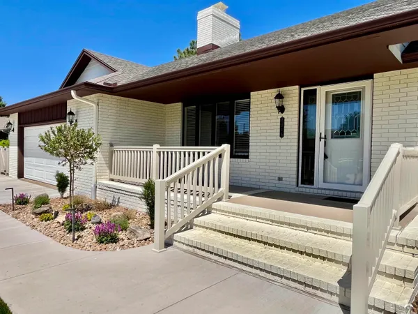 $349,900 | 1316 East 19th Avenue, Hutchinson, KS 67502