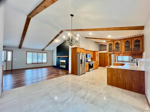 $349,900 | 1316 East 19th Avenue, Hutchinson, KS 67502