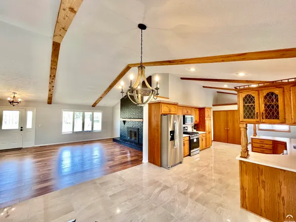 $349,900 | 1316 East 19th Avenue, Hutchinson, KS 67502