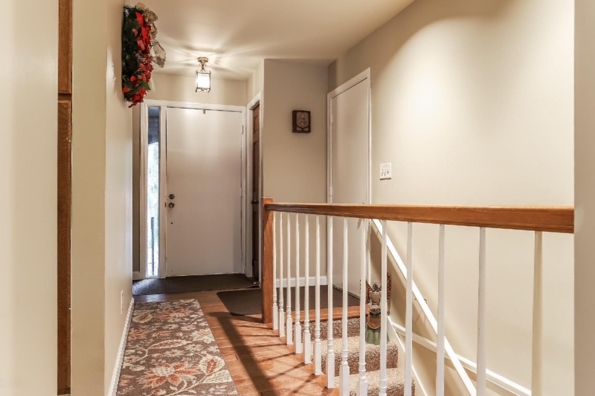 17660 Woodbridge Road Spring Lake, MI 49456 - Photo 4 of 40 004-photo-foyer-6581888