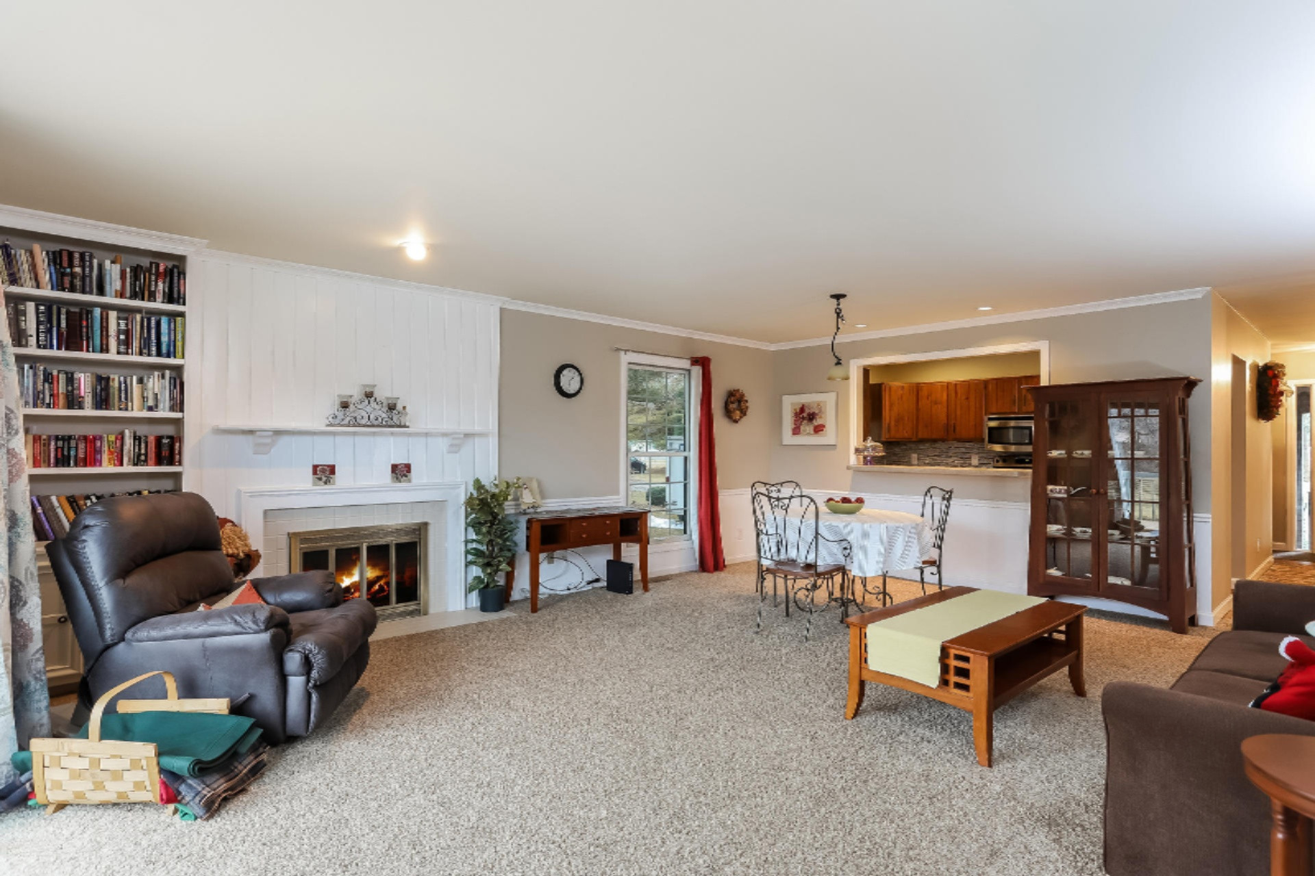 17660 Woodbridge Road Spring Lake, MI 49456 - Photo 6 of 40 006-photo-living-room-6581879