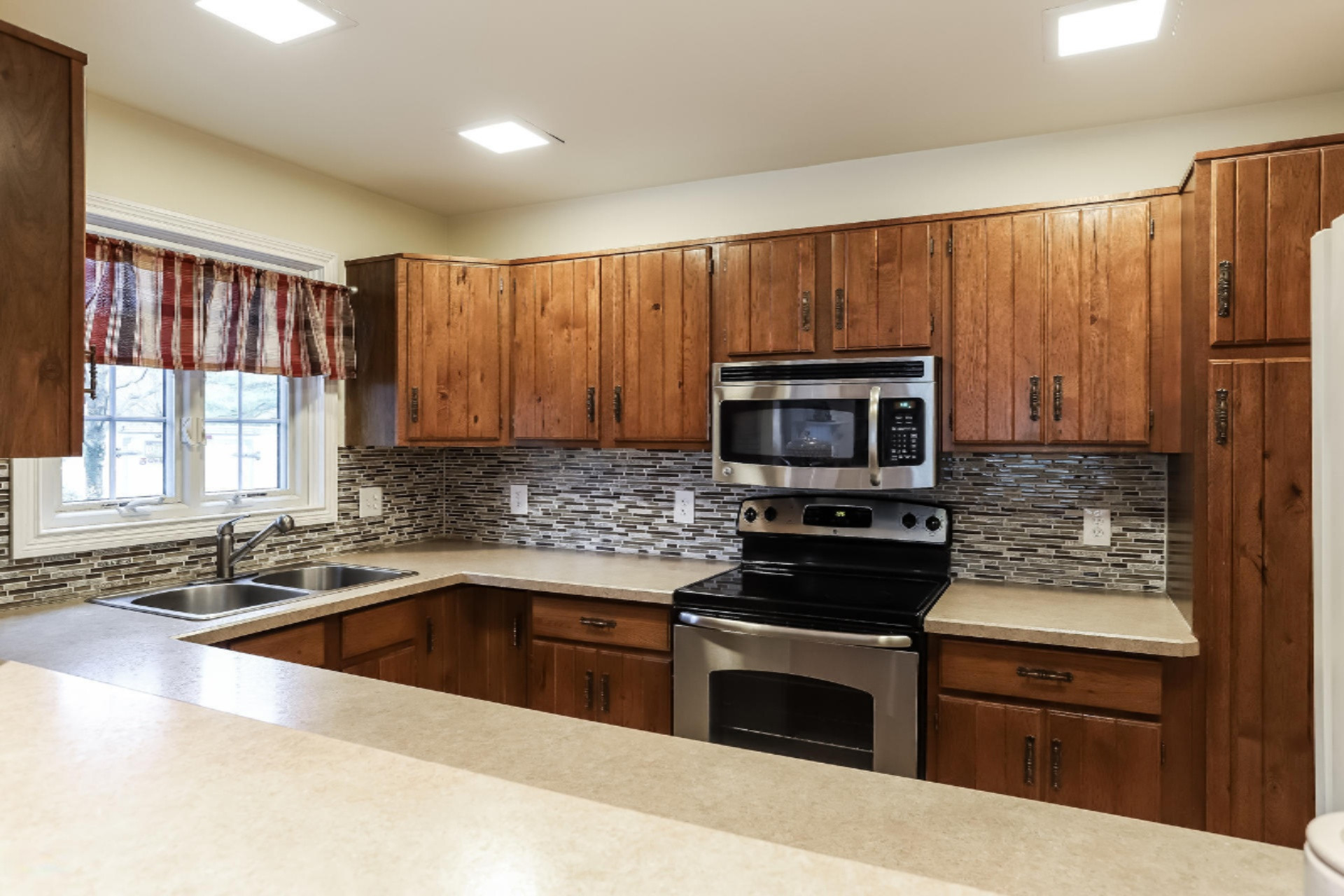 17660 Woodbridge Road Spring Lake, MI 49456 - Photo 9 of 40 009-photo-kitchen-6581883