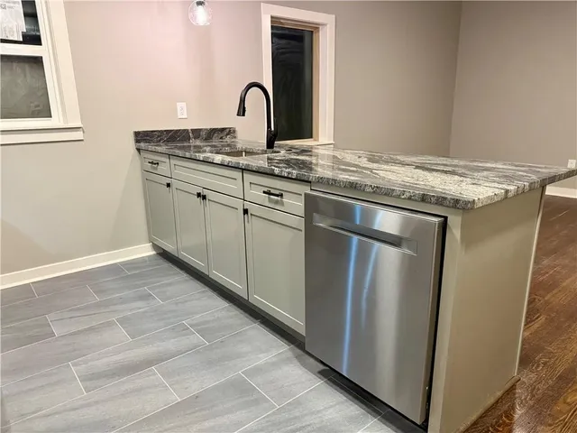 $1,500 | 3704 Baltimore Avenue, Unit 2S, Kansas City, MO 64111