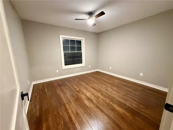 $1,295 | 3704 Baltimore Avenue, Unit 2S, Kansas City, MO 64111