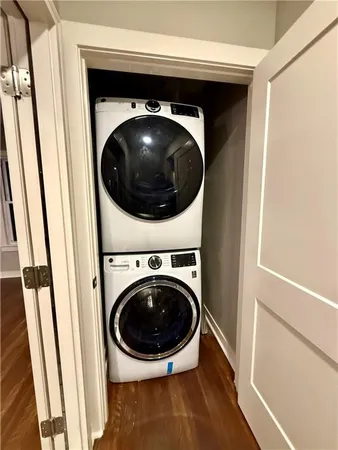 $1,295 | 3704 Baltimore Avenue, Unit 2S, Kansas City, MO 64111