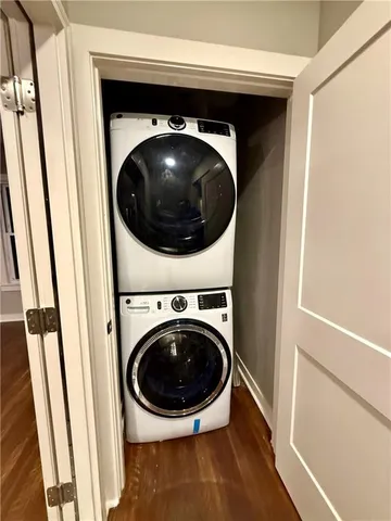 $1,500 | 3704 Baltimore Avenue, Unit 2S, Kansas City, MO 64111