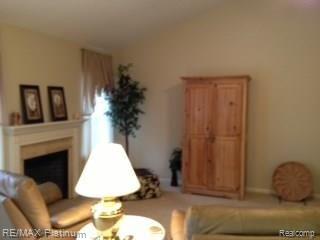 513 Snowfall Court Howell, MI 48843 - Photo 6 of 11 9.JPG